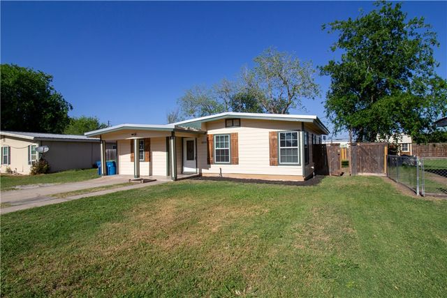 1804 N Mckinley St, Beeville, TX 78102