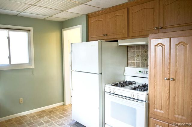 211 Arcola Street, Garden City, MI 48135