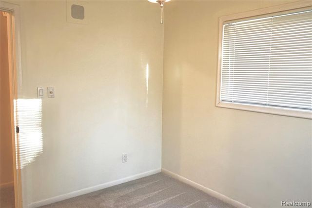 211 Arcola Street, Garden City, MI 48135