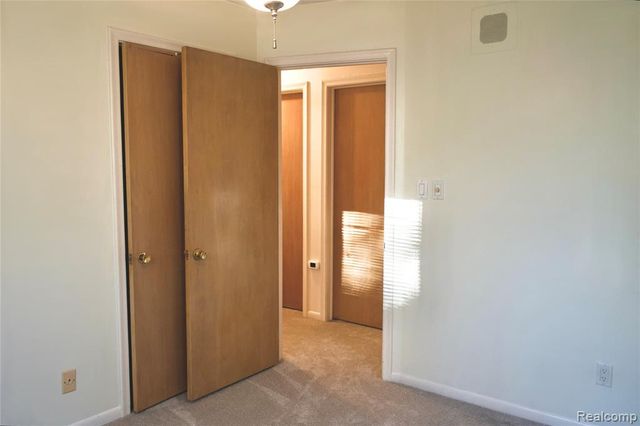 211 Arcola Street, Garden City, MI 48135