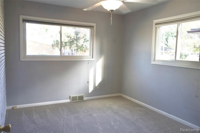 211 Arcola Street, Garden City, MI 48135