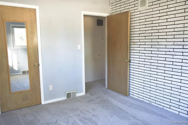 211 Arcola Street, Garden City, MI 48135