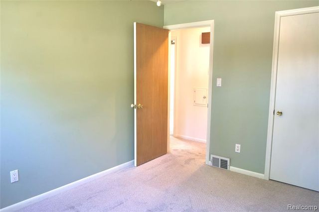 211 Arcola Street, Garden City, MI 48135