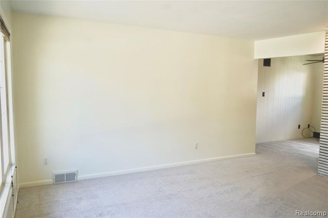 211 Arcola Street, Garden City, MI 48135