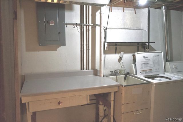 211 Arcola Street, Garden City, MI 48135