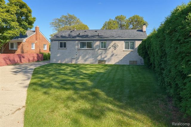 211 Arcola Street, Garden City, MI 48135