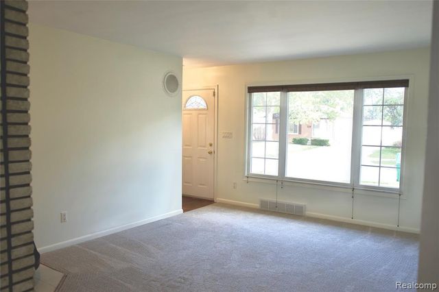 211 Arcola Street, Garden City, MI 48135