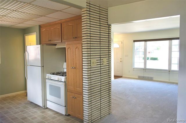 211 Arcola Street, Garden City, MI 48135