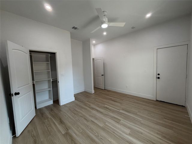 808 W 10th Street, Dallas, TX 75208