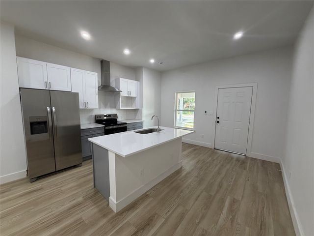 808 W 10th Street, Dallas, TX 75208