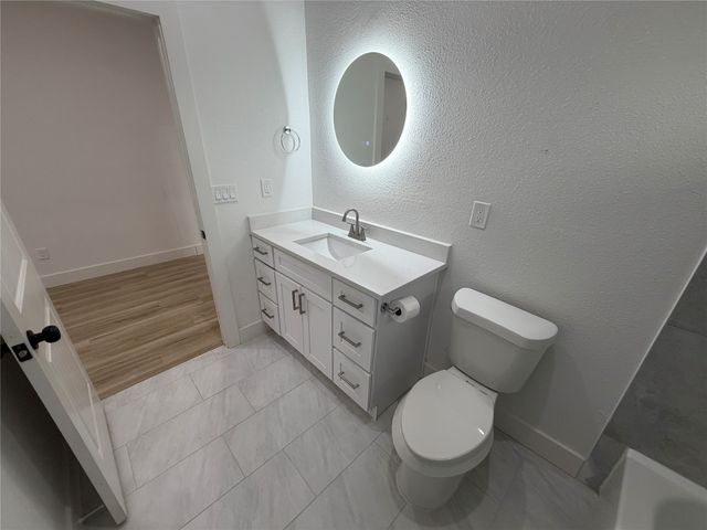 808 W 10th Street, Dallas, TX 75208