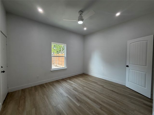 808 W 10th Street, Dallas, TX 75208