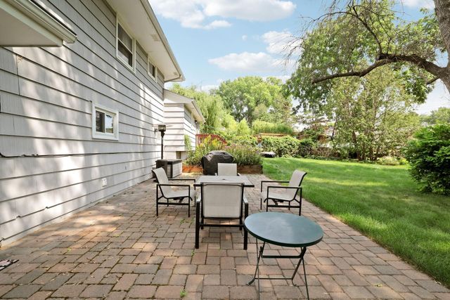 4541 Heritage Hills Circle, Bloomington, MN 55437