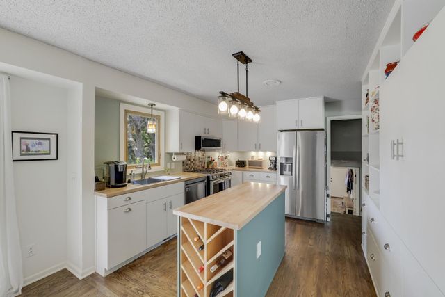 4541 Heritage Hills Circle, Bloomington, MN 55437