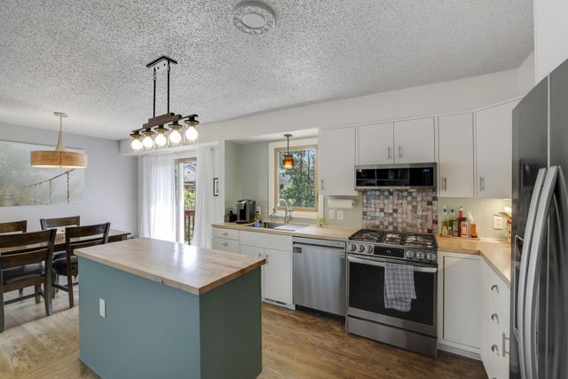 4541 Heritage Hills Circle, Bloomington, MN 55437