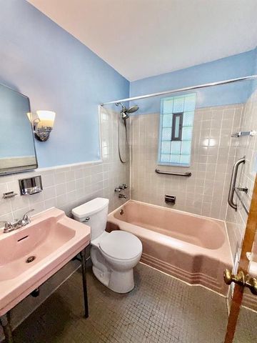 109 Lang Court, Point Breeze, PA 15208