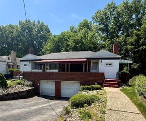 109 Lang Court, Point Breeze, PA 15208