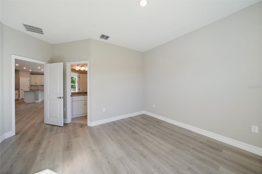 Image 12 of property listing at 196 JENNIFER DRIVE, Rotonda West, FL 33947