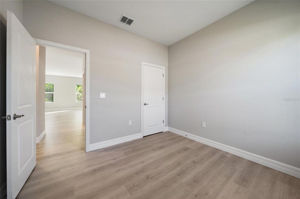 Image 17 of property listing at 196 JENNIFER DRIVE, Rotonda West, FL 33947