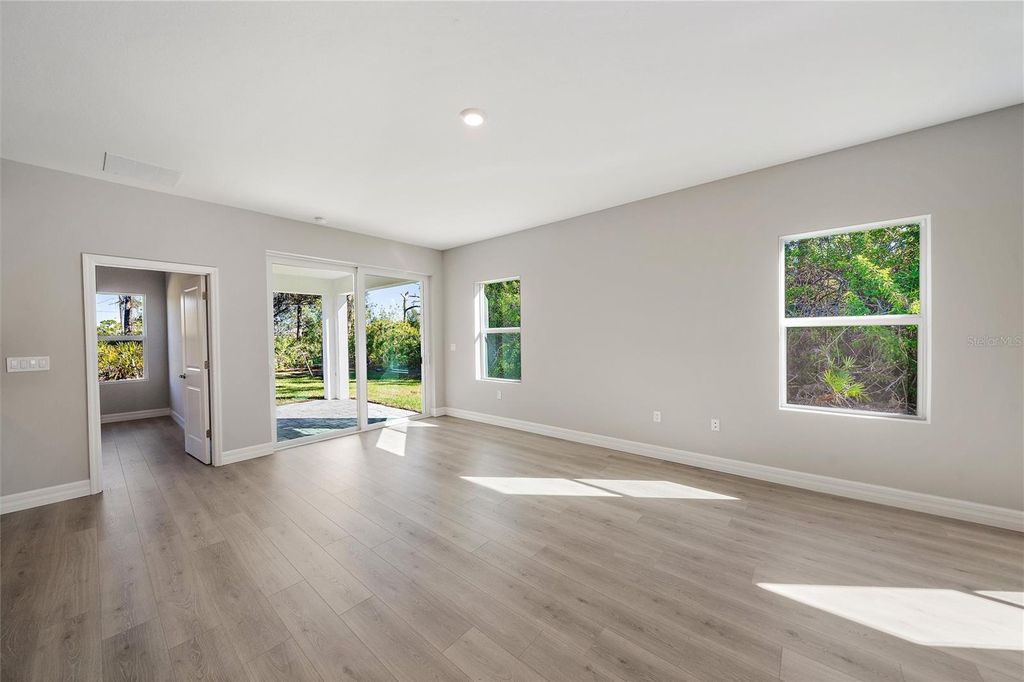 Image 23 of property listing at 196 JENNIFER DRIVE, Rotonda West, FL 33947