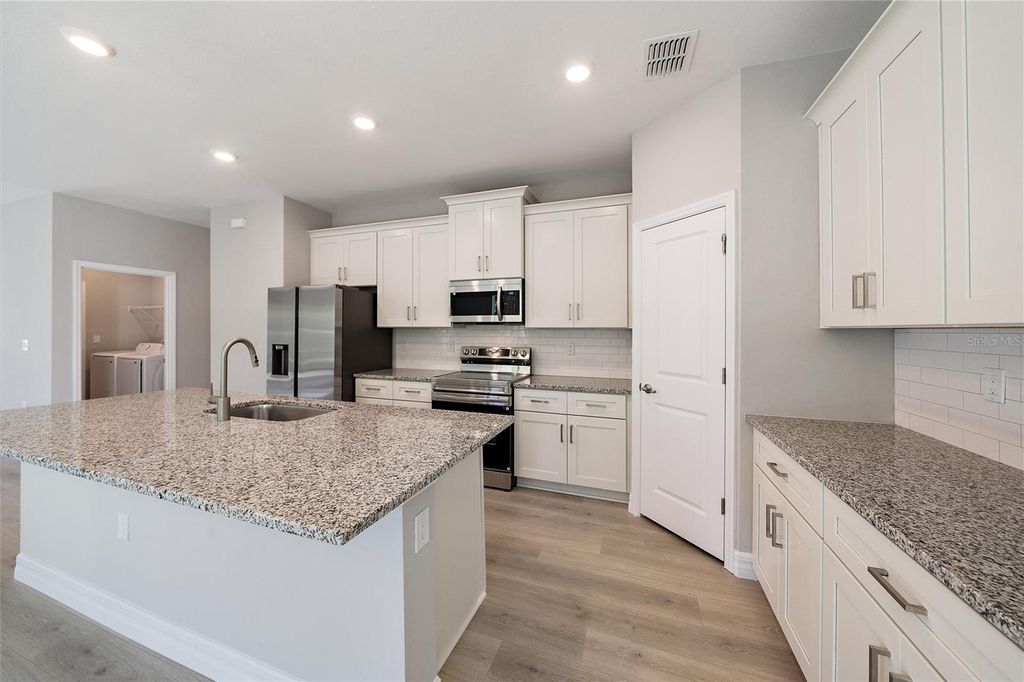 Image 26 of property listing at 196 JENNIFER DRIVE, Rotonda West, FL 33947