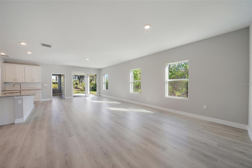 Image 4 of property listing at 196 JENNIFER DRIVE, Rotonda West, FL 33947