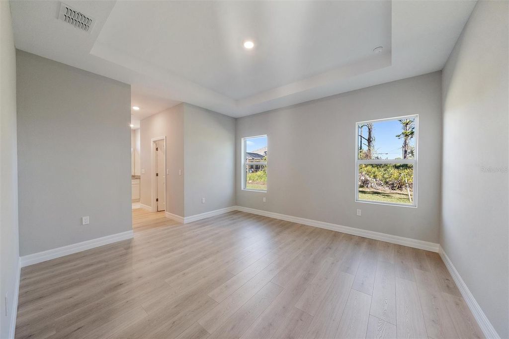 Image 7 of property listing at 196 JENNIFER DRIVE, Rotonda West, FL 33947