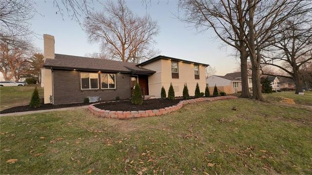 8701 Ward Parkway, Kansas City, MO 64114