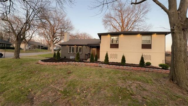 8701 Ward Parkway, Kansas City, MO 64114