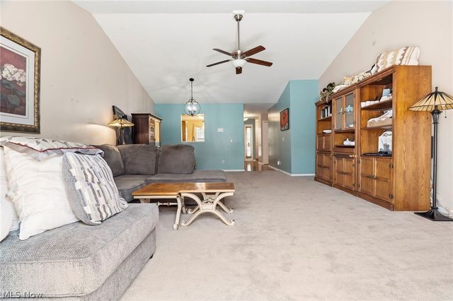3198 Mariners Island Drive NW, Canton, OH 44708