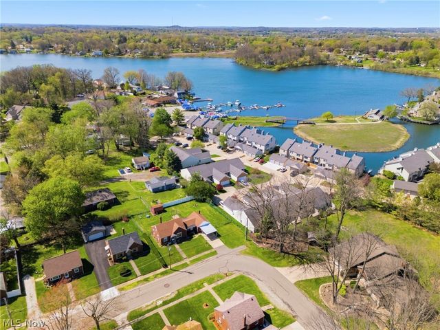3198 Mariners Island Drive NW, Canton, OH 44708