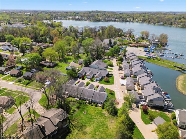 3198 Mariners Island Drive NW, Canton, OH 44708