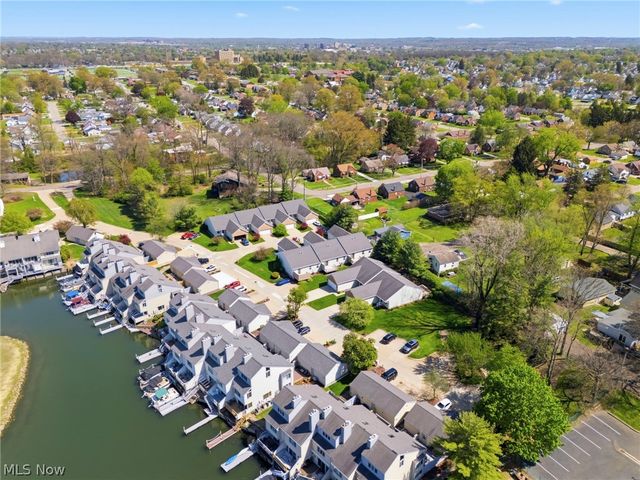 3198 Mariners Island Drive NW, Canton, OH 44708