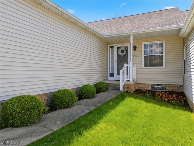 3198 Mariners Island Drive NW, Canton, OH 44708