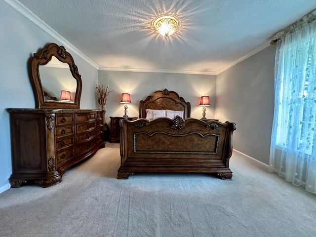 608 Pinewood Dr, Longmeadow, MA 01106