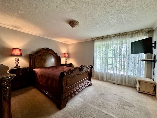 608 Pinewood Dr, Longmeadow, MA 01106