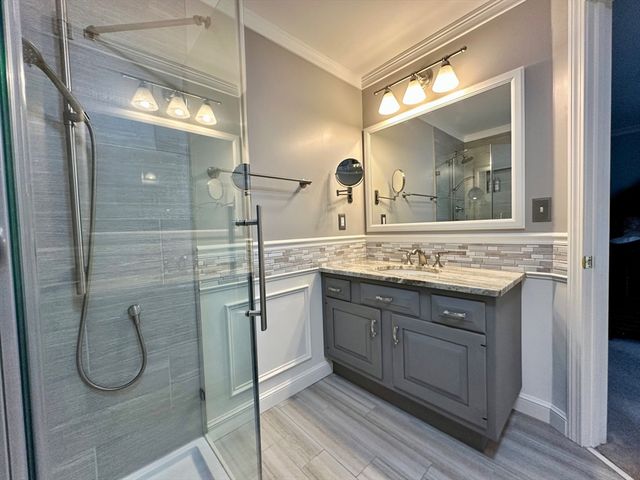 608 Pinewood Dr, Longmeadow, MA 01106