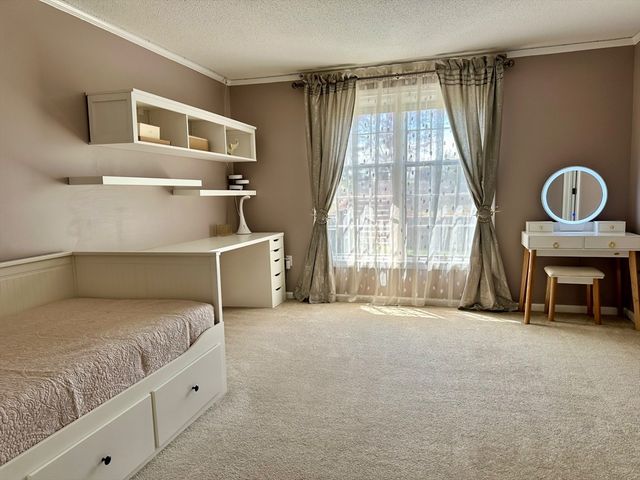 608 Pinewood Dr, Longmeadow, MA 01106