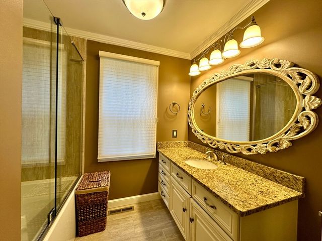 608 Pinewood Dr, Longmeadow, MA 01106