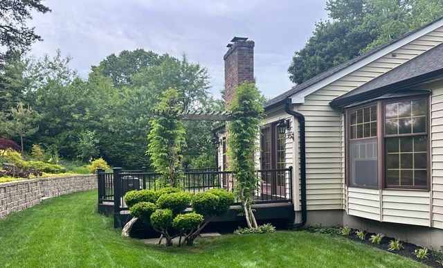608 Pinewood Dr, Longmeadow, MA 01106