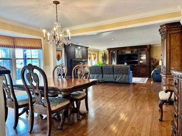 608 Pinewood Dr, Longmeadow, MA 01106