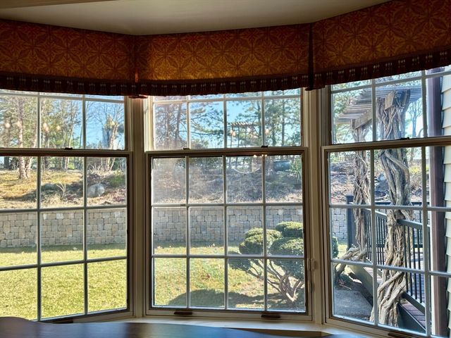 608 Pinewood Dr, Longmeadow, MA 01106