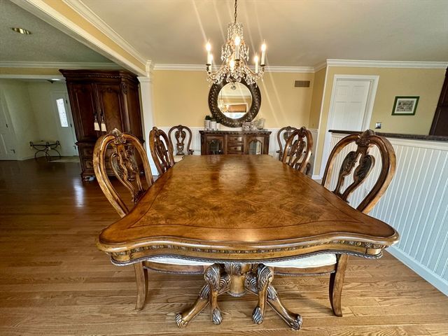 608 Pinewood Dr, Longmeadow, MA 01106