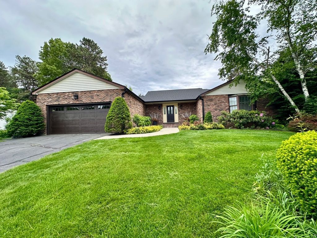 608 Pinewood Dr, Longmeadow, MA 01106
