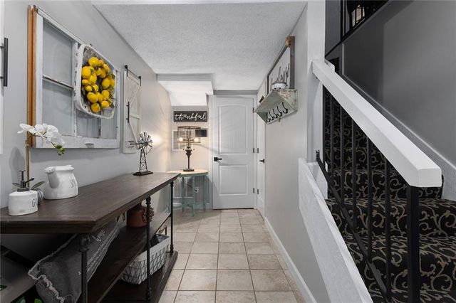 5768 N Anita Avenue, Kansas City, MO 64151