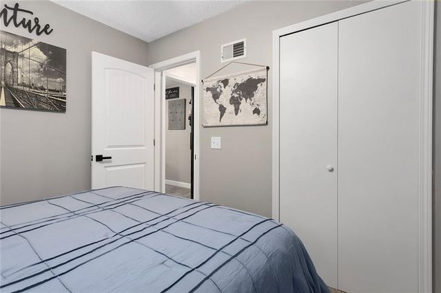 5768 N Anita Avenue, Kansas City, MO 64151