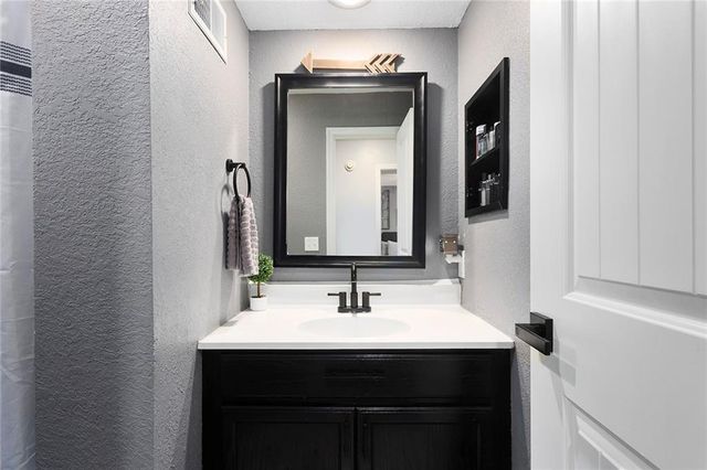 5768 N Anita Avenue, Kansas City, MO 64151