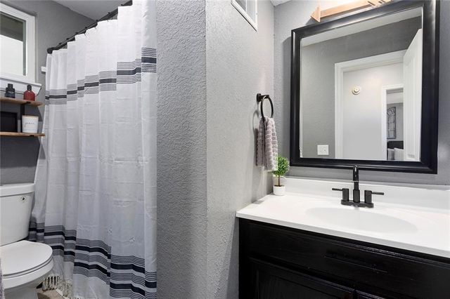 5768 N Anita Avenue, Kansas City, MO 64151