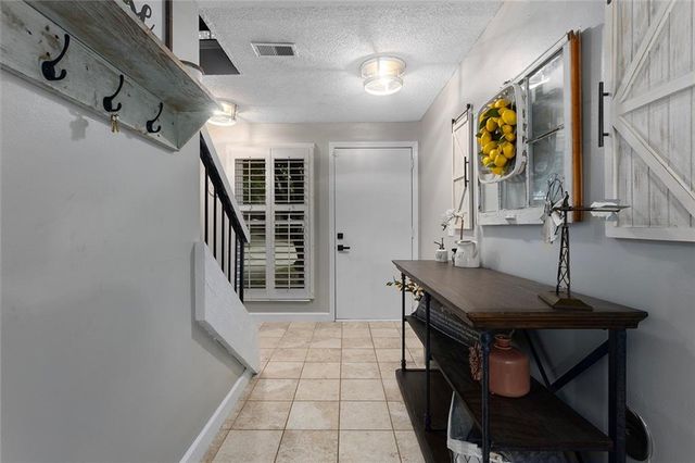 5768 N Anita Avenue, Kansas City, MO 64151