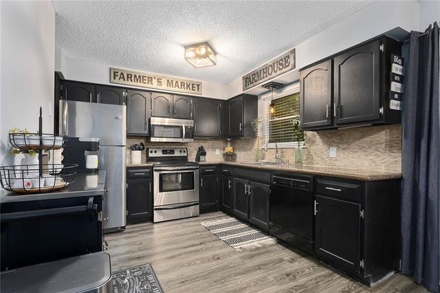 5768 N Anita Avenue, Kansas City, MO 64151